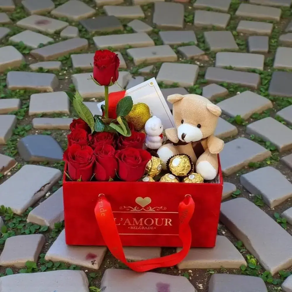 Luksuzni cvetni poklon L'amour