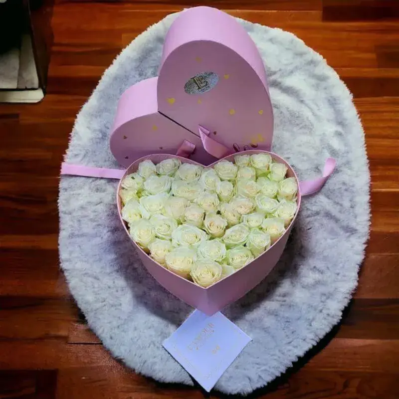 31 bela ruža roze srce