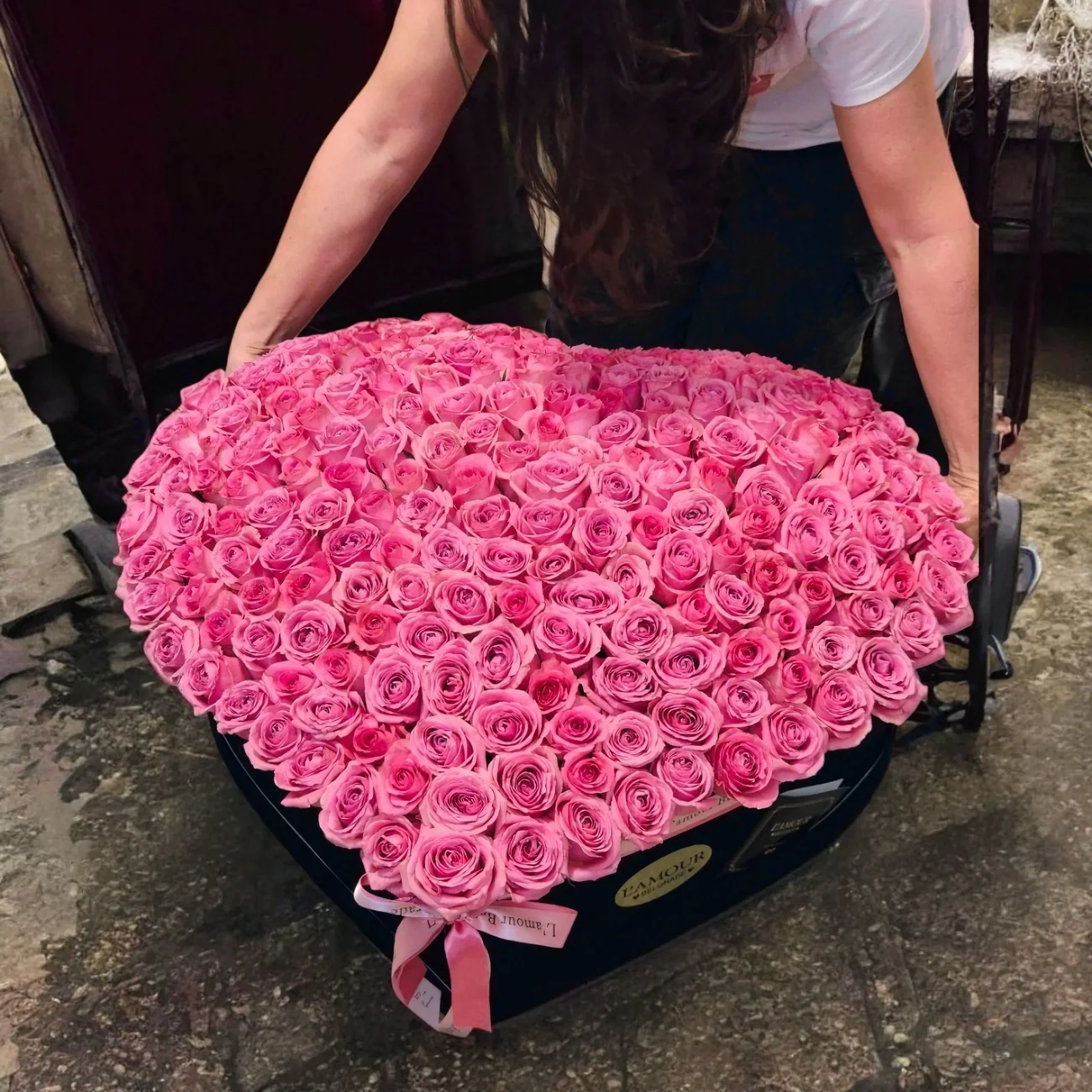 201 roze ruža u obliku srca